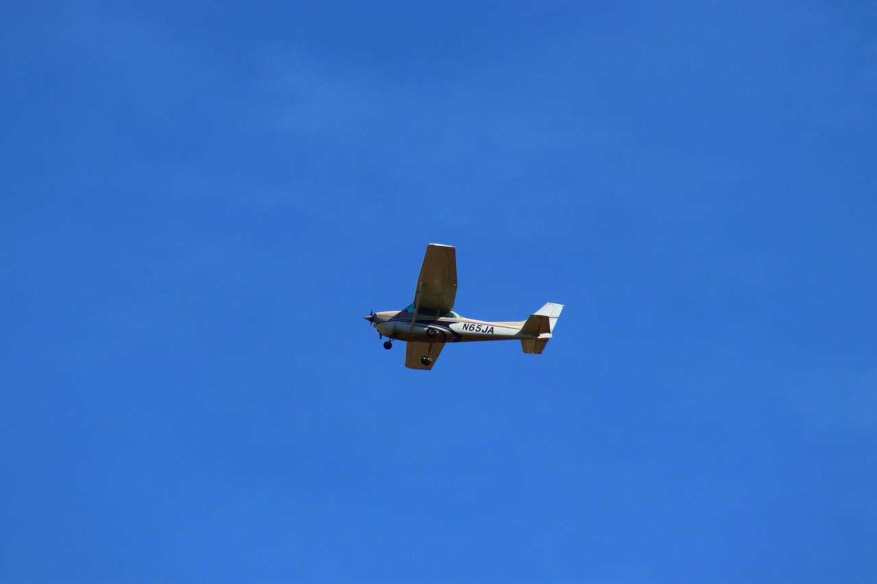 Airplane - free online jigsaw puzzle photo