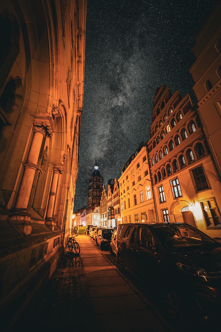 city-buildings-7629245_1280.jpg
