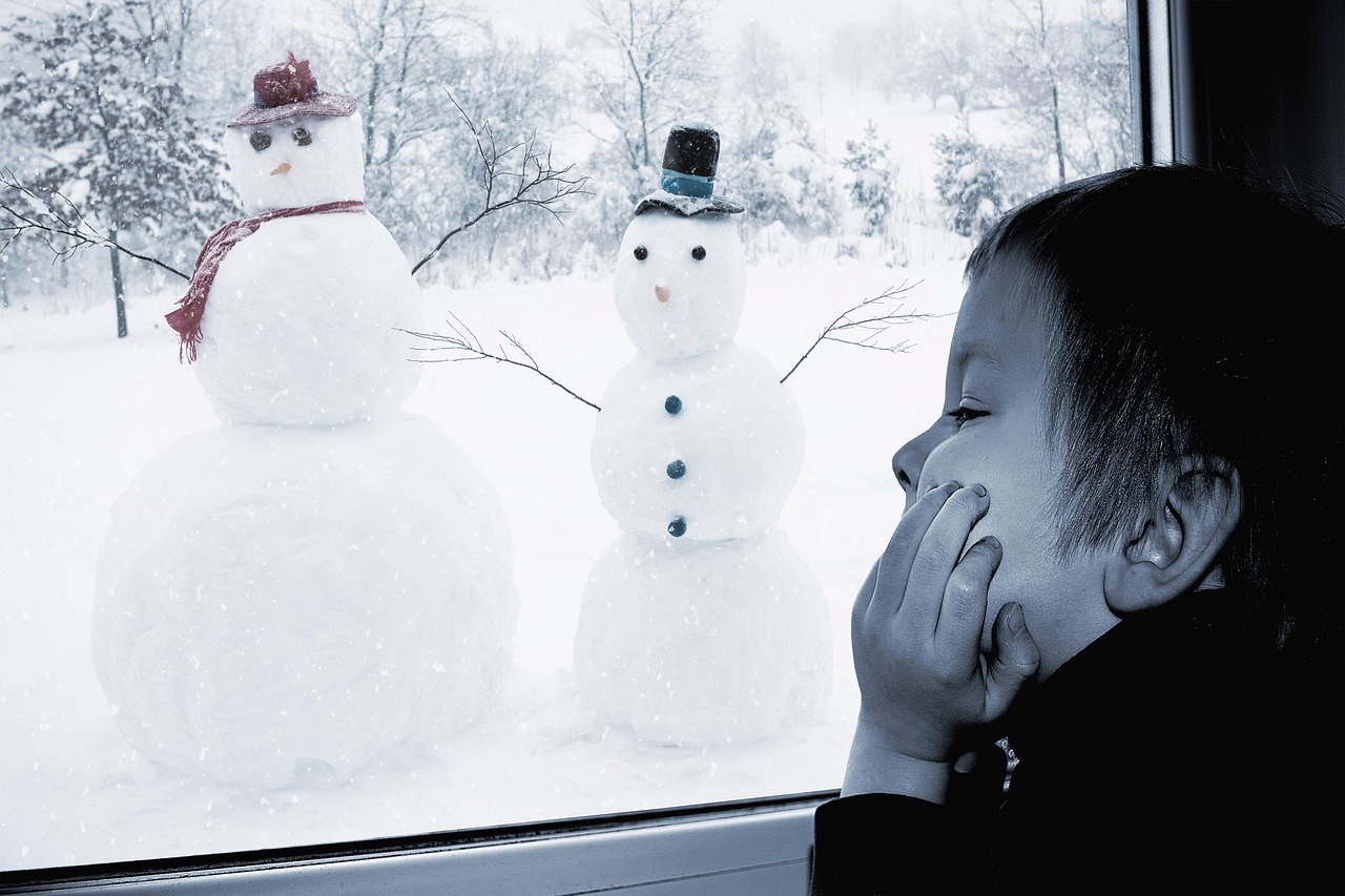 Avanti Copri Scatola Fazzoletti Pupazzi Di Neve - Collezione Snowmen Gathering, Resina Dipinta A Mano, Copertura In Tessuto, Tema Invernale E Natalizio, Beige, Decorazione Casa