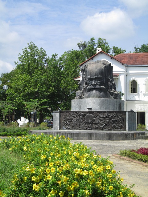 Statuie, Erou, Parc