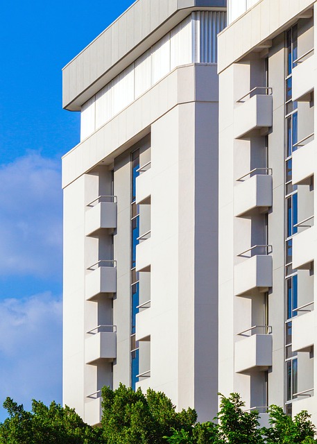 Gebäude, Die Architektur, Fenster, Bäume
