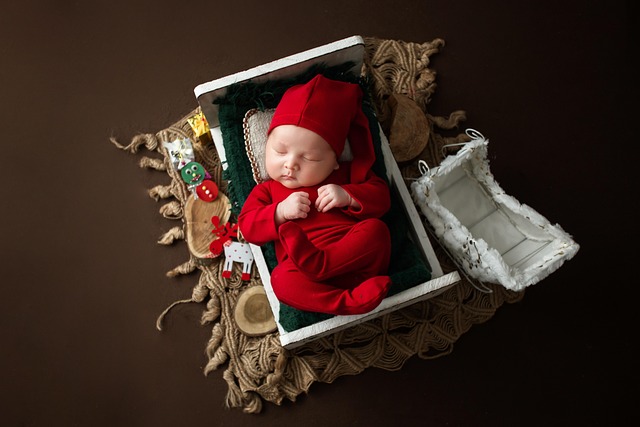 Baby, newborn, sleep and xmas — photo by bongbabyhousevn