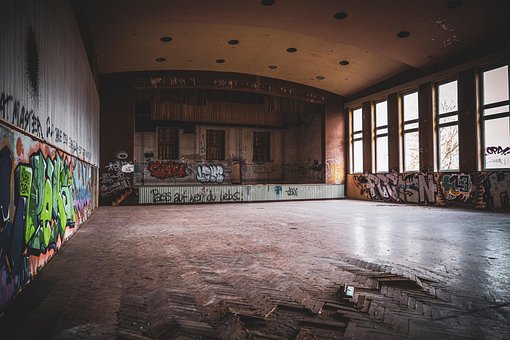 Tapt Plass, Forlatt, Scene, Gammel, Tre