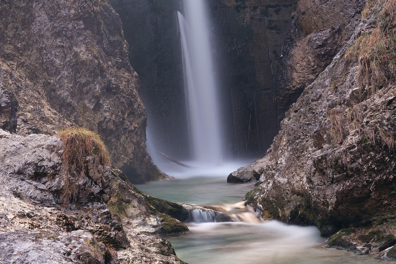 Waterfall - free online jigsaw puzzle photo