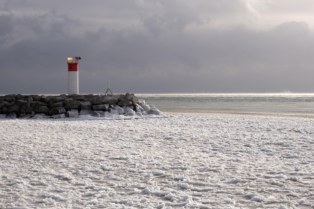 Lighthouse Ocean Waves - Free photo on Pixabay