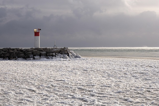 Lighthouse Ocean Waves - Free photo on Pixabay