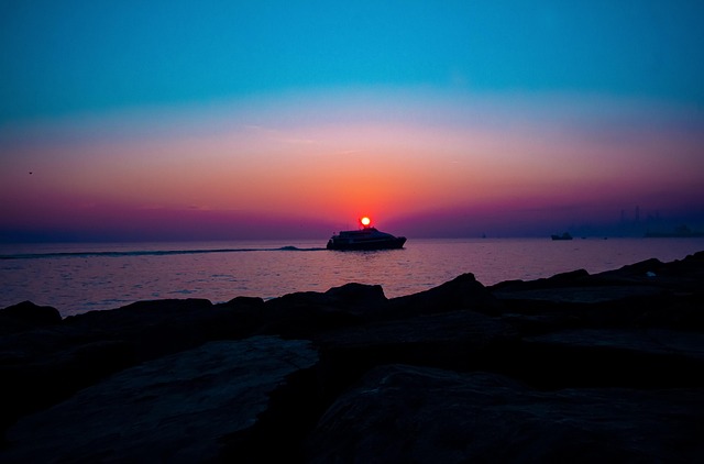 Free Sea Boat photo and picture