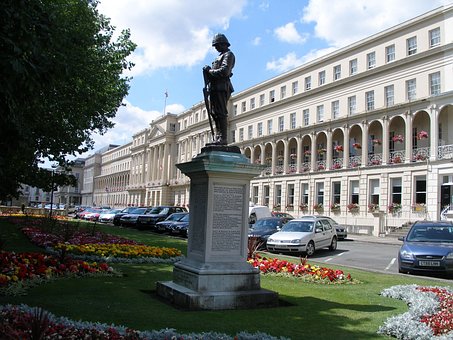 Cheltenham, Inglaterra, Edificio