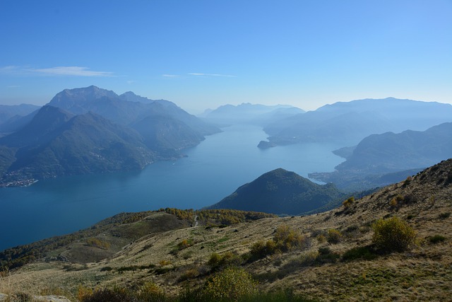Bjerg, Comosøen, Natur, Vandreture