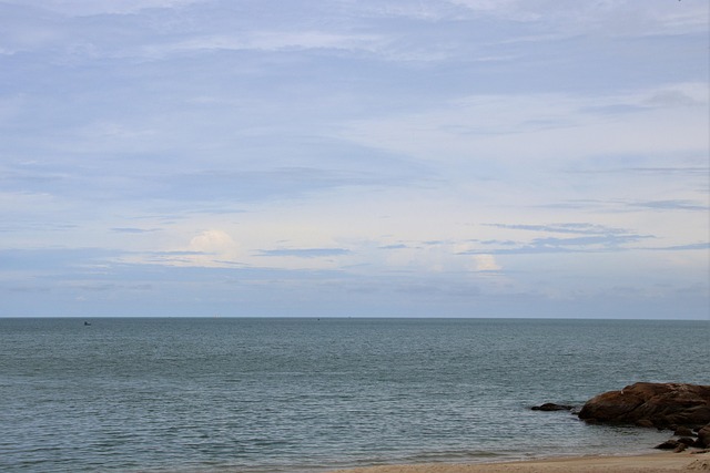 Free Horizon Beach photo and picture