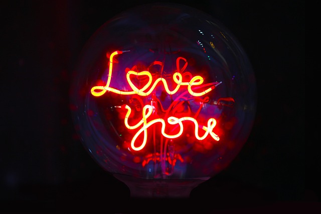 Elsker, Elsker Dig, Neon, Lys, Tekst