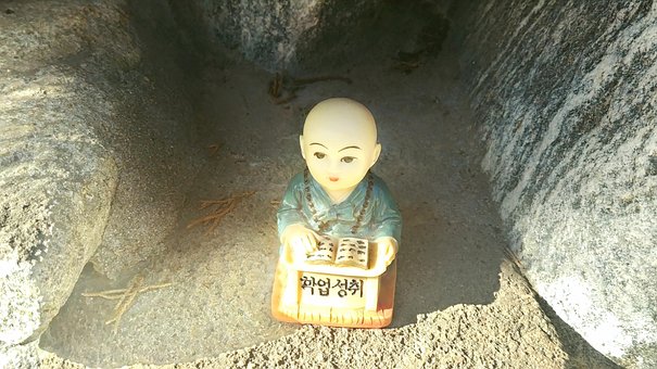 Dongja-Seung, Templo, Sección, Monje