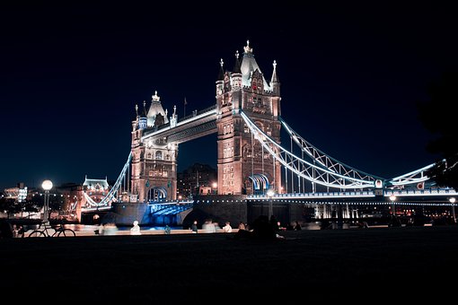 Tower Bridge, London, Themsen