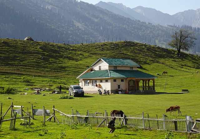 Free Countryside House photo and picture
