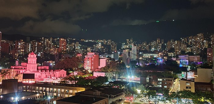 Panorámico De La Vida Nocturna De Medellín