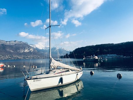 Free Port Boat photo and picture