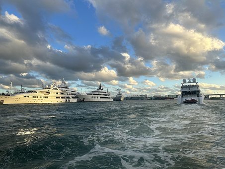 Free Yacht Boat photo and picture