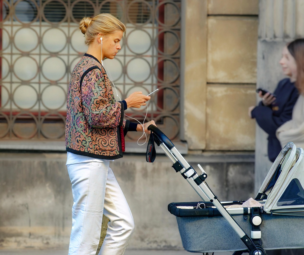 How to Choose the Right Baby Stroller: Safety, Comfort, Size, and Features Explained