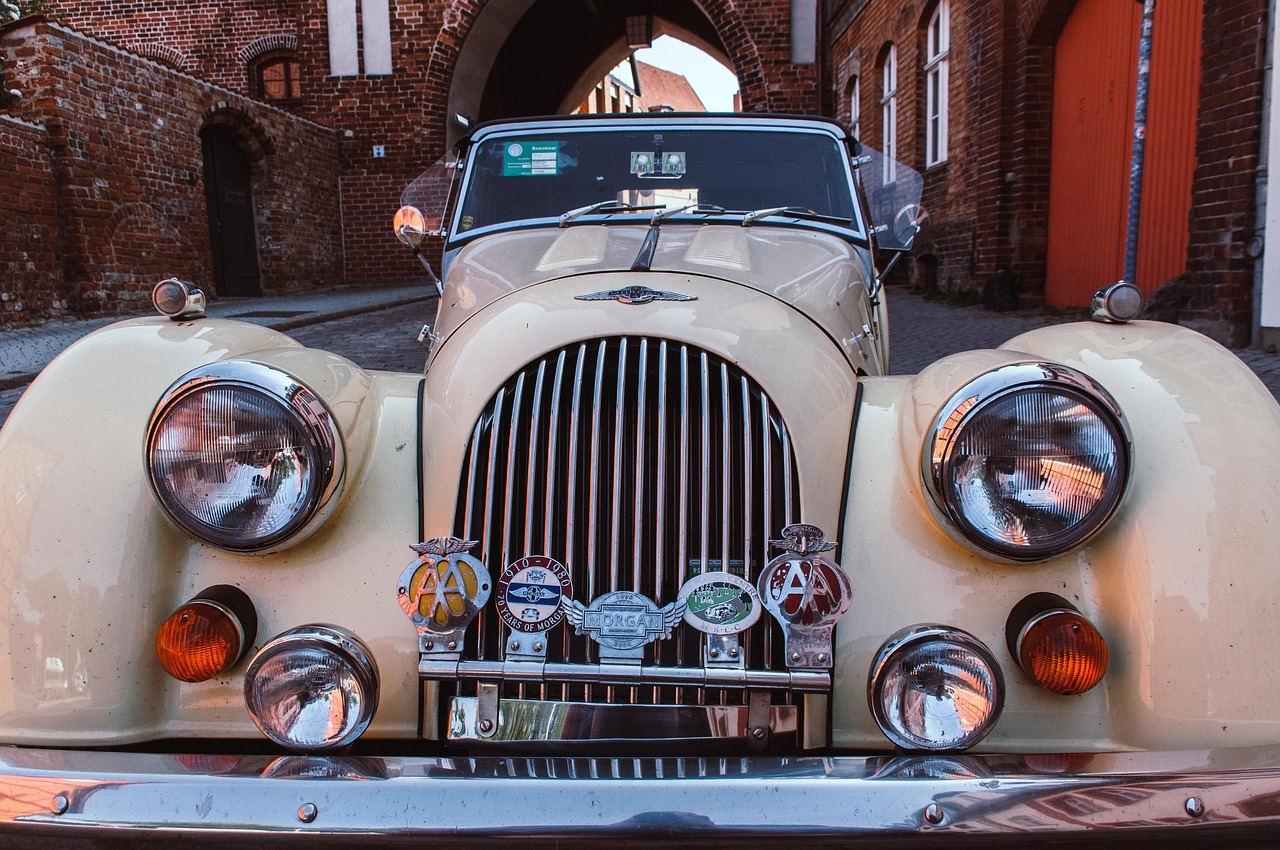 Antique Car - free online jigsaw puzzle photo