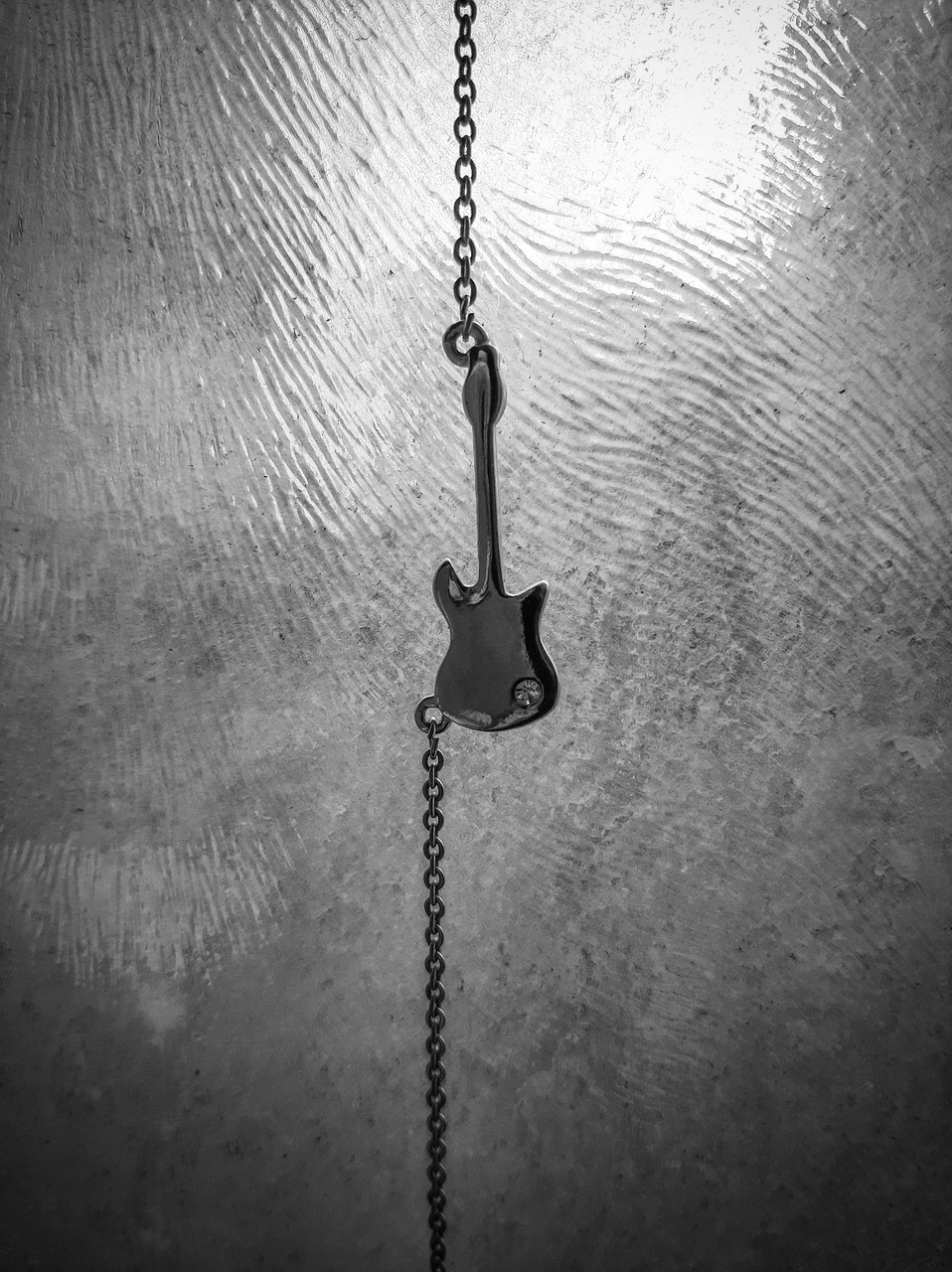 Handgefertigte Musiker Kette - One-Line Gitarre main image 1