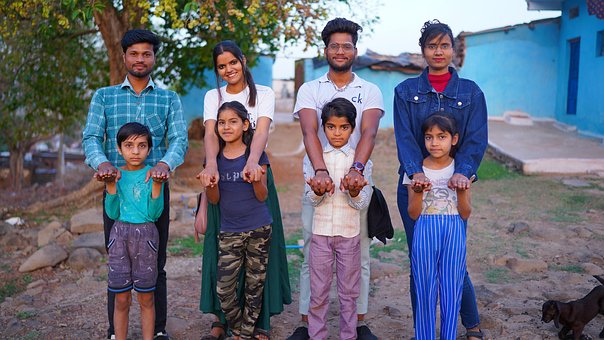 Sonam Prajapati, Dosti, Freundesgruppe