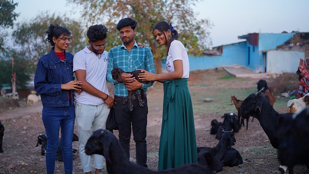 Sonam Prajapati, Dosti, Freundesgruppe