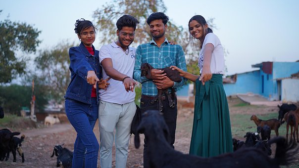 Sonam Prajapati, Dosti, Freundesgruppe