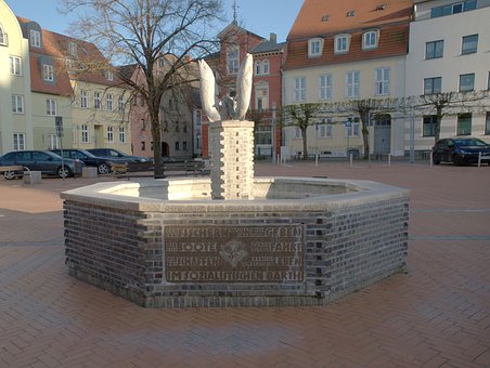 Marktplatz Barth, Ostsee, Brunnen
