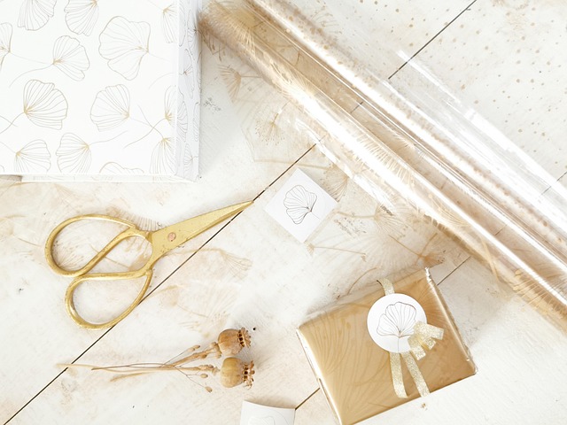 Free Gold Packing Up photo and picture