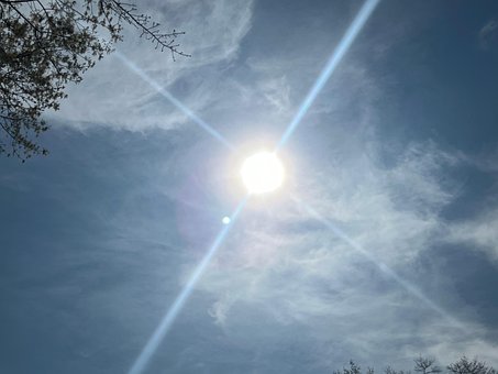 Sol Cruzou A Luz Do Sol, Halo Difuso