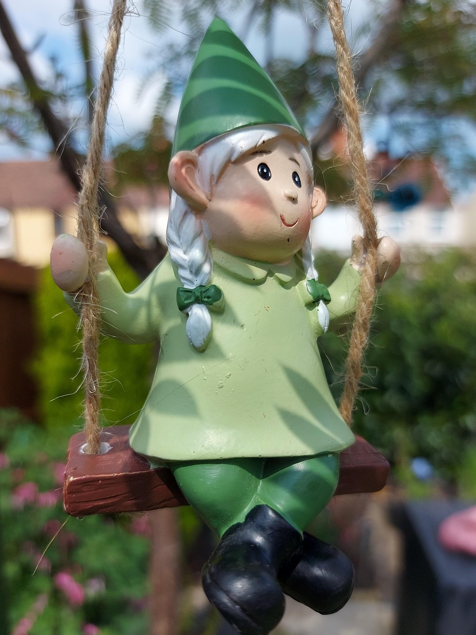 Prédolo Gnome Sur Balançoire - Statue De Jardin Figurine Naine Suspendue En Résine, Décoration Arbre Ou Entrée Extérieure