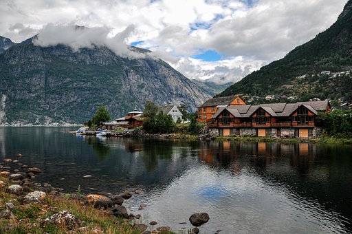 Casas, Lago, Agua, Montanha, Nuvens