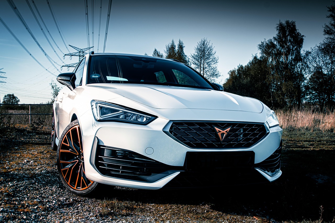 Verwunderlich Seat Cupra Hybrid Bilder