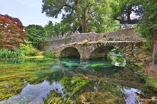 Free Ninfa Garden photo and picture
