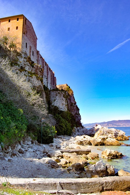 Free Fortress Rock photo and picture