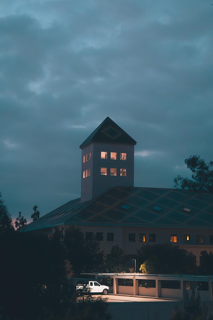 Clădire, Piață, Luminile Ferestrelor