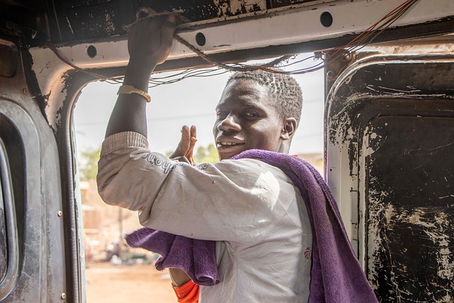 Mann, Öffentliche Verkehrsmittel, Bamako