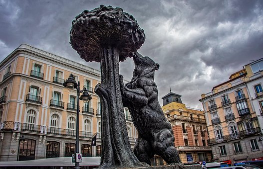Free Square Statue photo and picture