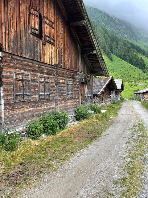 Free Hut Mountains photo and picture