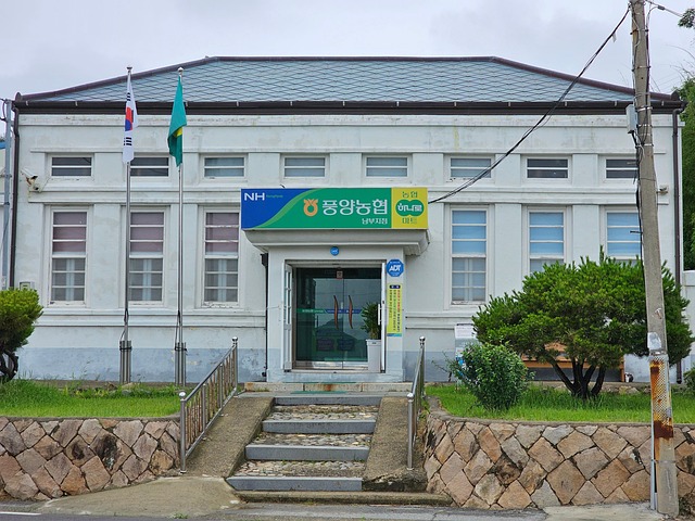 Free Bank Background photo and picture