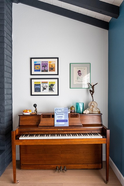 Free Piano Stand Corner Decoration photo and picture