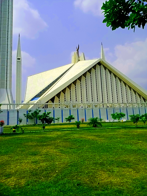 Masjid De Faisal, Mesquita Faisal