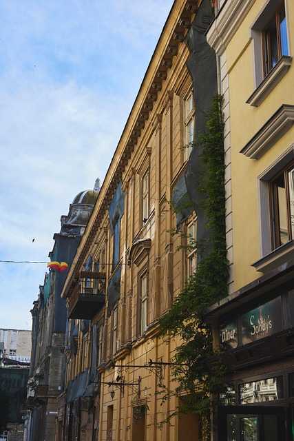 Free Built Structure Street photo and picture