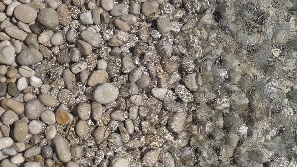 Free Pebbles Beach photo and picture