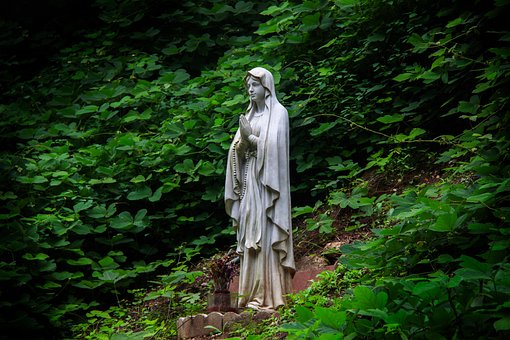 Fecioara Maria, Religios, Sfânt, Natura