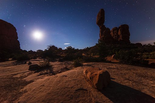 Free Desert Alone photo and picture
