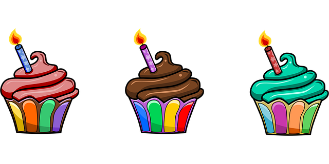 Free cupcakes cakes candles vector