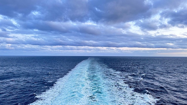 Free Shipping Water photo and picture