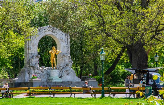 Standbeeld, Musicus, Strauss-Monument