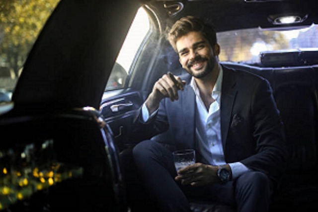 Free Limo Service In Great Neck photo and picture
